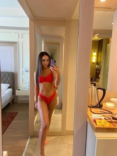 Sexy Mari escort advert gallery image 3