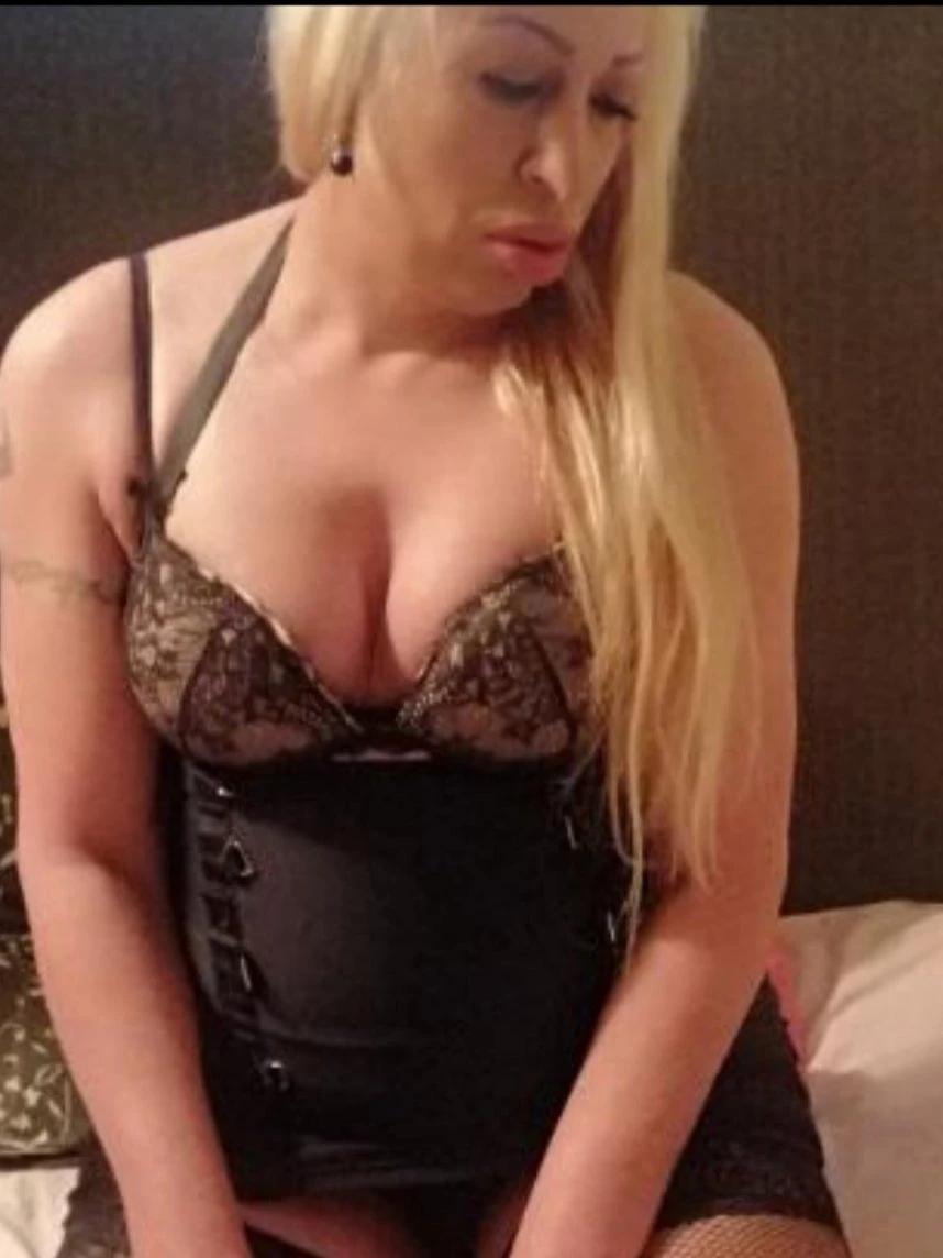 IvaSimell escort advert cover image
