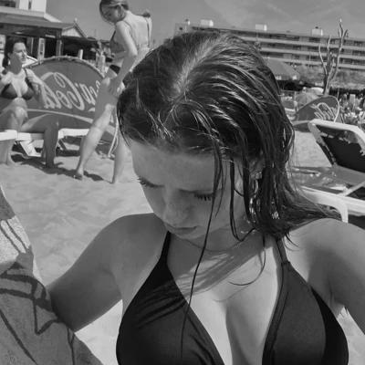 SubmissivePippa escort advert gallery image 4